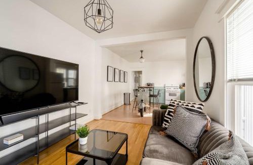 Mississippi District House | Hipster Vibe Apartment - Food Carts & Live Music