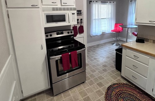 Belmont Apartment | Historic 2-bedroom apartment in one of the oldest neighborhoods in Portland