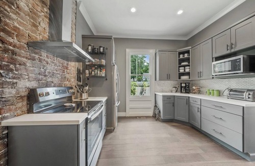 Knoxville House | Historic 4th and Gill Charmer (Mid-Term Available)