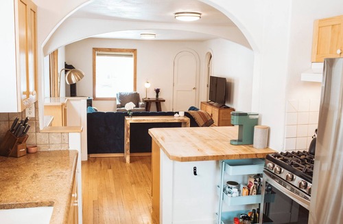 Bozeman House | Historic 8th Ave Home - 5 BDRM Downtown Bozeman
