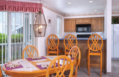 Agate Beach Resort | Historic Bay, restaurants, galleries and shops!