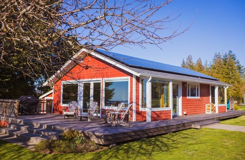Lummi Island House | Historic Cabin- Private Beach!