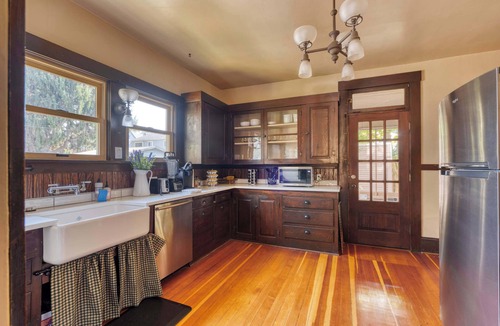 Kerns House | Historic Craftsman | 5BR/2BA | Foodie Row