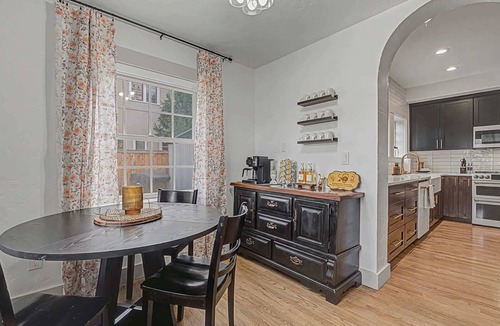 Caldwell House | Historic Downtown Caldwell 5BR|Basement|Yard|BBQ
