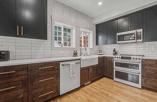 Caldwell House | Historic Downtown Caldwell 5BR|Basement|Yard|BBQ