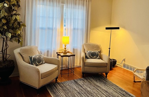 Florence House | Historic Florence Cottage close to Omaha Zoo and Airport