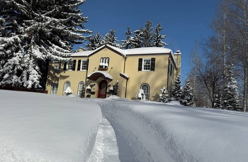 Bozeman House | Historic home near MSU & Yellowstone - perfect for family reunions & graduations