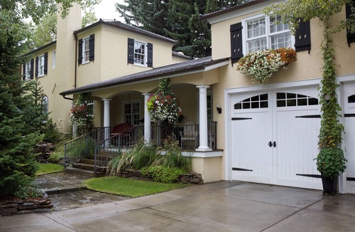 Bozeman House | Historic home near MSU & Yellowstone - perfect for family reunions & graduations