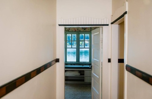 Home House | Historic home right on the water! SPA!