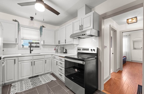 Vancouver House | Historic Home W/RV Hookups + HOT TUB