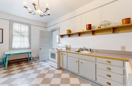 Coupeville House | Historic inn with 10 cottages & Puget Sound views - ideal for group gatherings