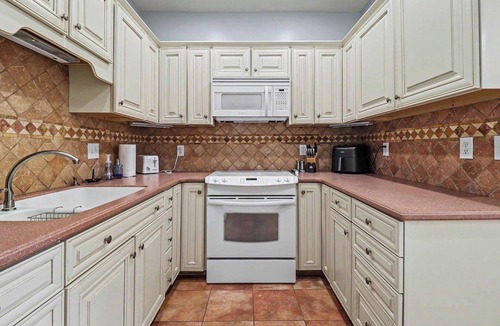Manistee House | Historic Manistee Townhome near Downtown