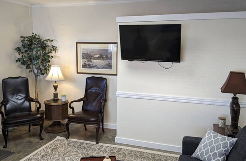 St. Anthony Apartment | Historic Riverside Hotel Suite 101