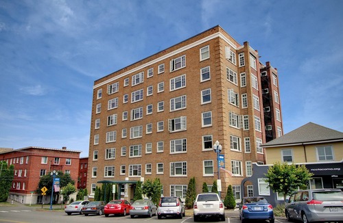 Stadium District Apartment | Historic Stadium Area Vacation Rentals!