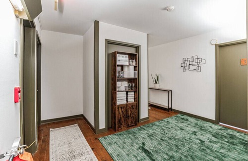 Cheyney Apartment | Historic Thornton Studio Retreat