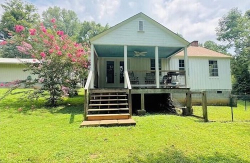 Andersonville Cabin | Historic year-round cabin along lakeshore w/dock