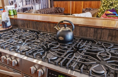 Ashton Apartment | Historic Yellowstone Saloon |Sleeps 25, Hot Tub, Pool Table & More!