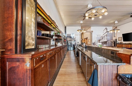 Ashton Apartment | Historic Yellowstone Saloon |Sleeps 25, Hot Tub, Pool Table & More!