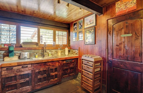 Sandy Cabin | Historical Mtn-View Getaway w/Hot Tub in Sandy!