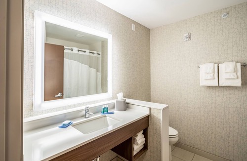 Platteville Hotel | Holiday Inn Express and Suites-Platteville by IHG