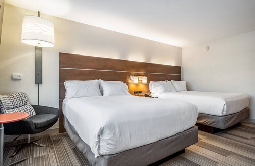 Platteville Hotel | Holiday Inn Express and Suites-Platteville by IHG