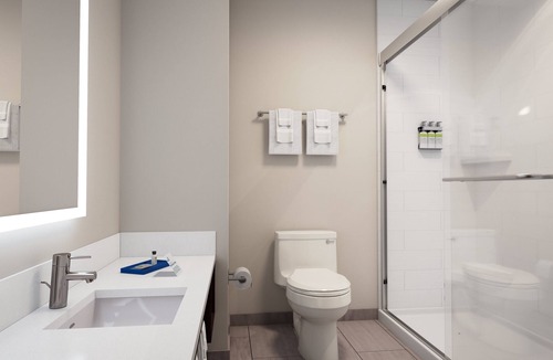 South Lake Union Hotel | Holiday Inn Express And Suites Seattle Downtown - Lake Union by IHG