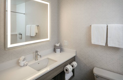 Corvallis Hotel | Holiday Inn Express Corvallis-On the River by IHG