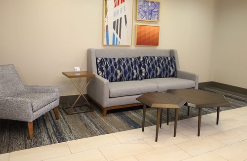 Vancouver Hotel | Holiday Inn Express Hotel & Suites Vancouver Mall by IHG