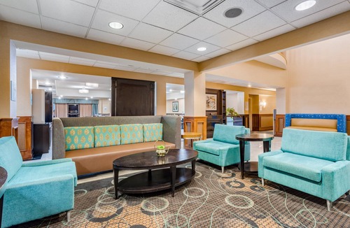 Canton Hotel | Holiday Inn Express Hotel & Suites Canton by IHG