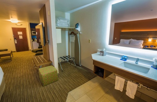 Pasco Hotel | Holiday Inn Express Hotel & Suites Pasco-Tri Cities by IHG