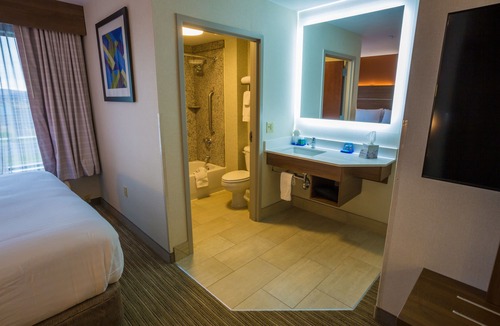 Pasco Hotel | Holiday Inn Express Hotel & Suites Pasco-Tri Cities by IHG