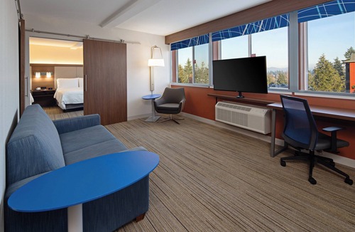 SeaTac Hotel | Holiday Inn Express Hotel & Suites SeaTac by IHG