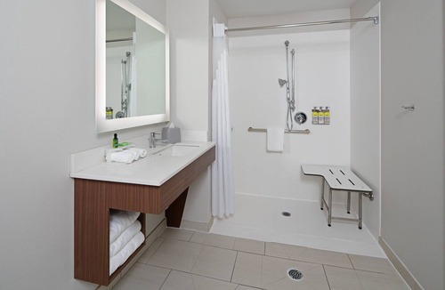 SeaTac Hotel | Holiday Inn Express Hotel & Suites SeaTac by IHG