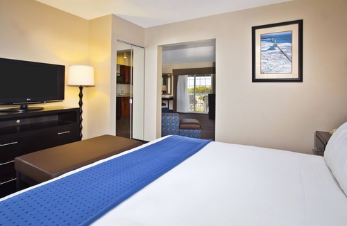 Mackinaw City Hotel | Holiday Inn Express Mackinaw City by IHG