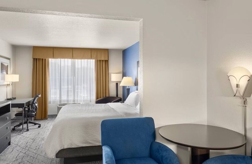 New Buffalo Hotel | Holiday Inn Express & Suites New Buffalo by IHG