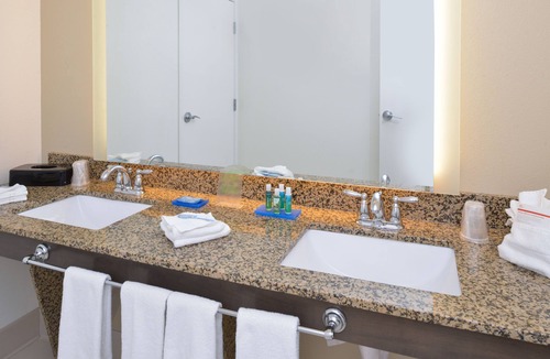 Pocatello Hotel | Holiday Inn Express & Suites Pocatello by IHG