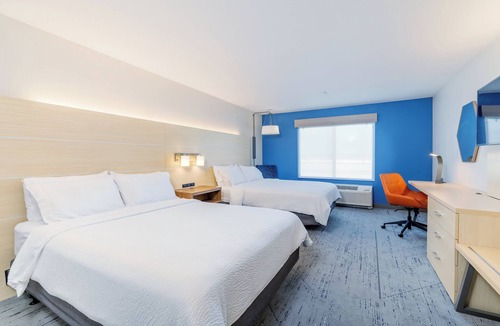 Medford Hotel | Holiday Inn Express & Suites Medford by IHG