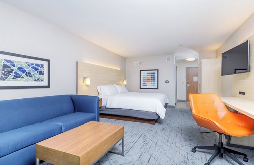Medford Hotel | Holiday Inn Express & Suites Medford by IHG