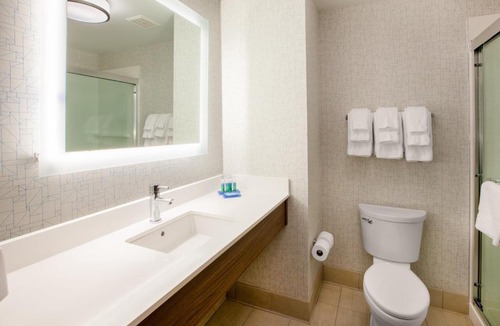 Albany Hotel | Holiday Inn Express & Suites Albany Oregon by IHG