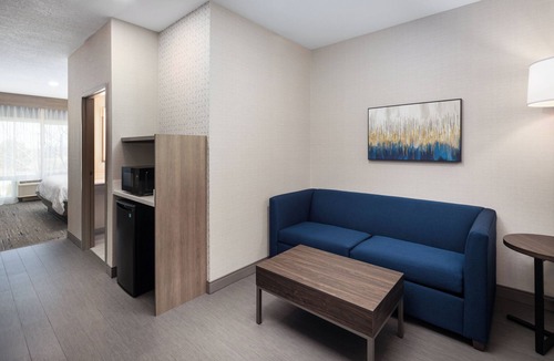 Nampa Hotel | Holiday Inn Express & Suites Nampa - Idaho Center by IHG