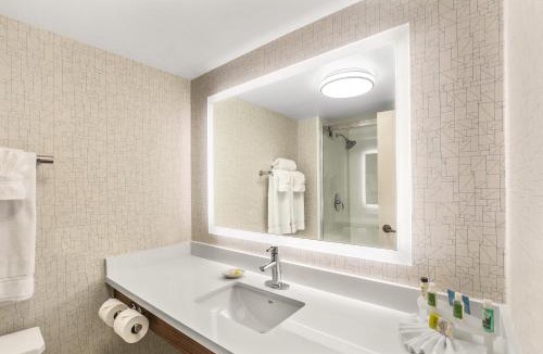 South End Hotel | Holiday Inn Express & Suites Tacoma by IHG