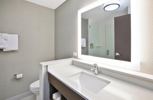 Okemos Hotel | Holiday Inn Express & Suites Okemos - University Area by IHG