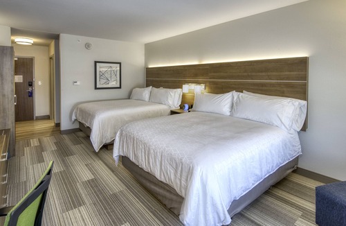 Downtown Omaha Hotel | Holiday Inn Express & Suites Omaha Downtown - Old Market by IHG