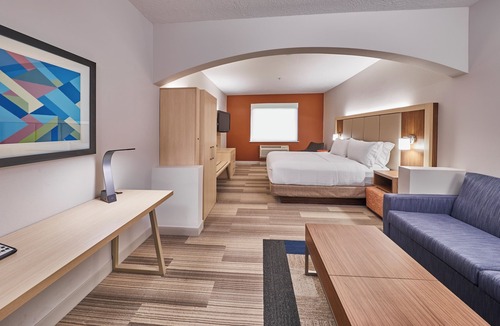 Central Point Hotel | Holiday Inn Express Hotel & Suites Medford-Central Point by IHG