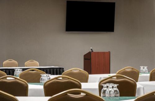 Ontario Hotel | Holiday Inn Ontario by IHG
