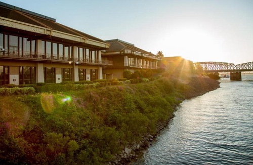 Hayden Island Hotel | Holiday Inn Portland - Columbia Riverfront by IHG