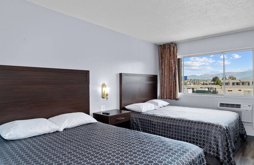 Wenatchee Hotel | Holiday Lodge