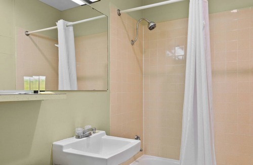 Wenatchee Hotel | Holiday Lodge