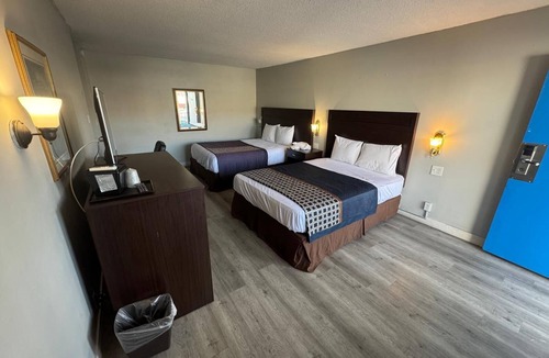 Wenatchee Hotel | Holiday Lodge