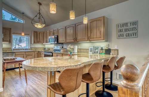 Garden Valley House | Holiday Tree House - with community pool & golf!